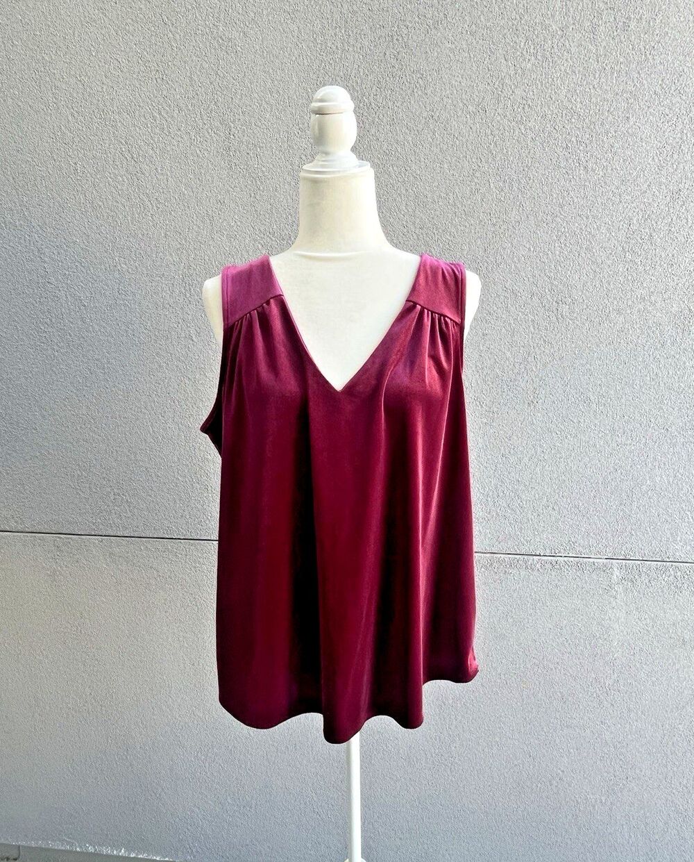 Women’s Old Navy Sleeveless Burgundy Velvet Tank Top Large